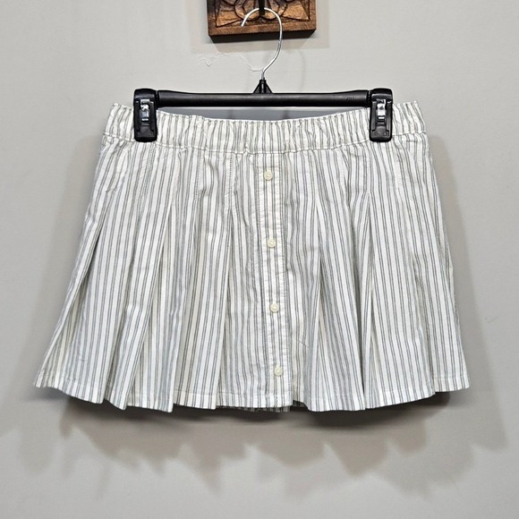 OFFLINE by Aerie Pants - OFFLINE by Aerie Skort Medium White Blue Boxer Striped Pleated Tennis Preppy